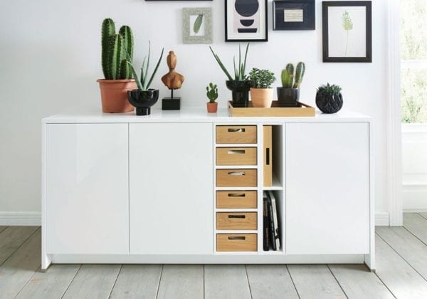 white gloss kitchens