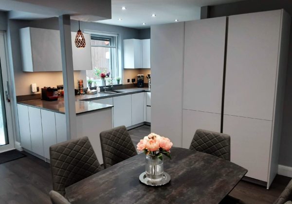 Step into Michael and Yolanda's kitchen journey. Discover their stunning design and attention to detail.