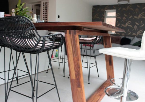 Step into Lindsay's Hertfordshire kitchen journey. Witness her exceptional design and attention to detail